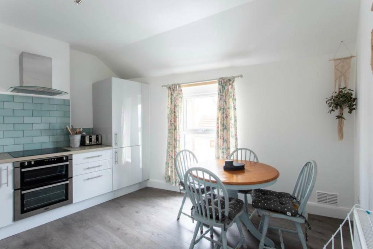 Beautiful Two Bed Mumbles Flat - With Parking Space ภายนอก รูปภาพ