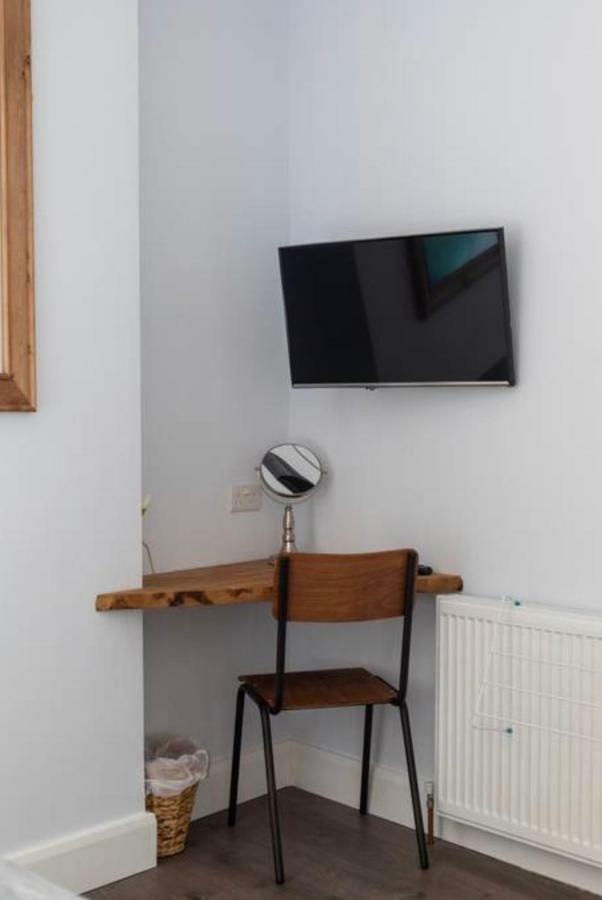 Beautiful Two Bed Mumbles Flat - With Parking Space ภายนอก รูปภาพ