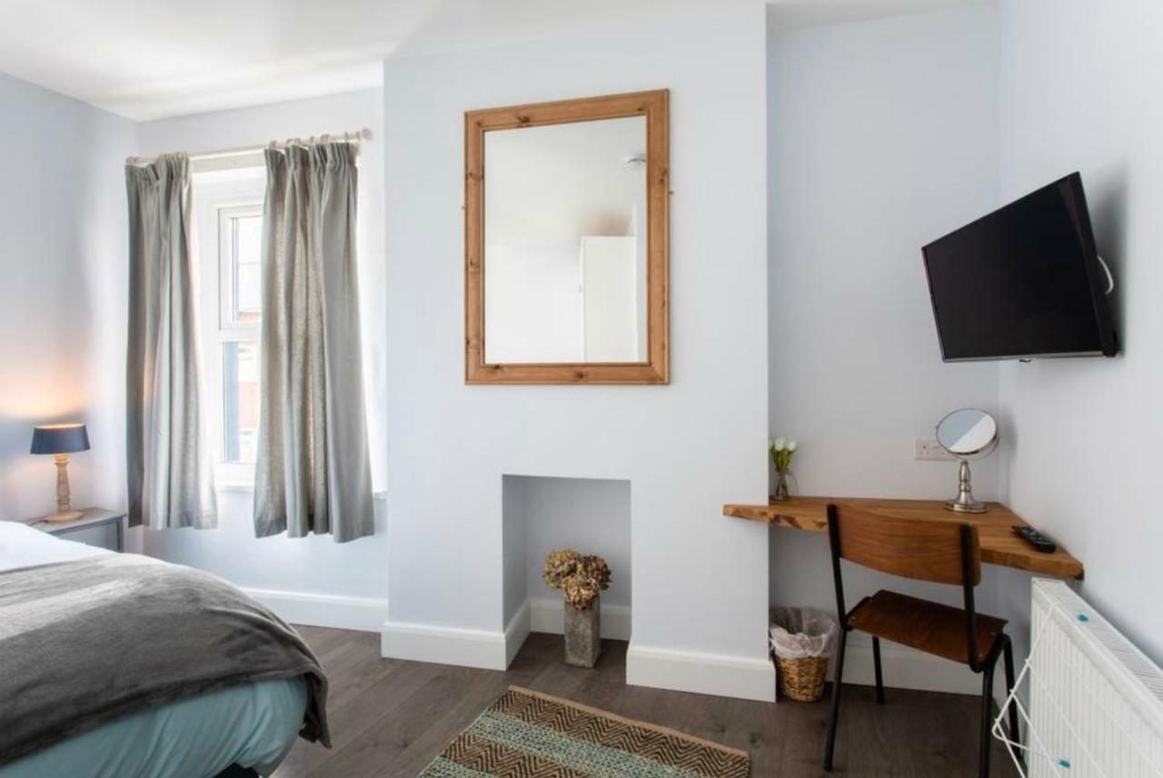 Beautiful Two Bed Mumbles Flat - With Parking Space ภายนอก รูปภาพ