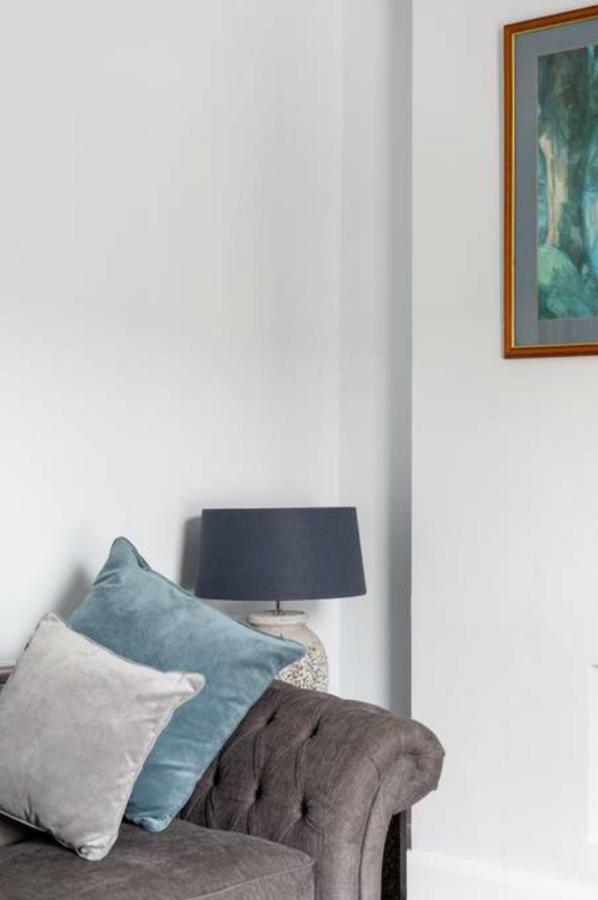 Beautiful Two Bed Mumbles Flat - With Parking Space ภายนอก รูปภาพ