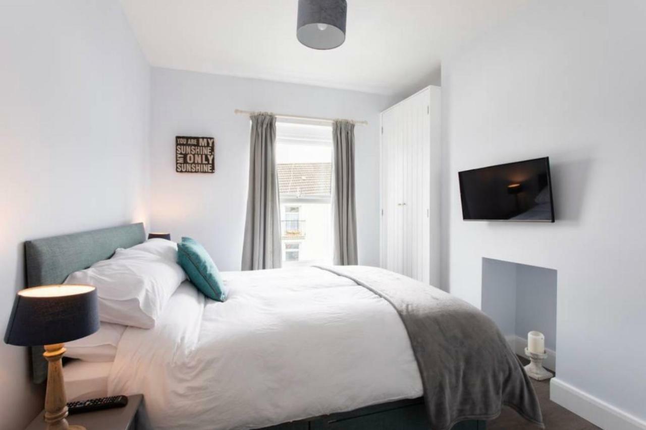 Beautiful Two Bed Mumbles Flat - With Parking Space ภายนอก รูปภาพ